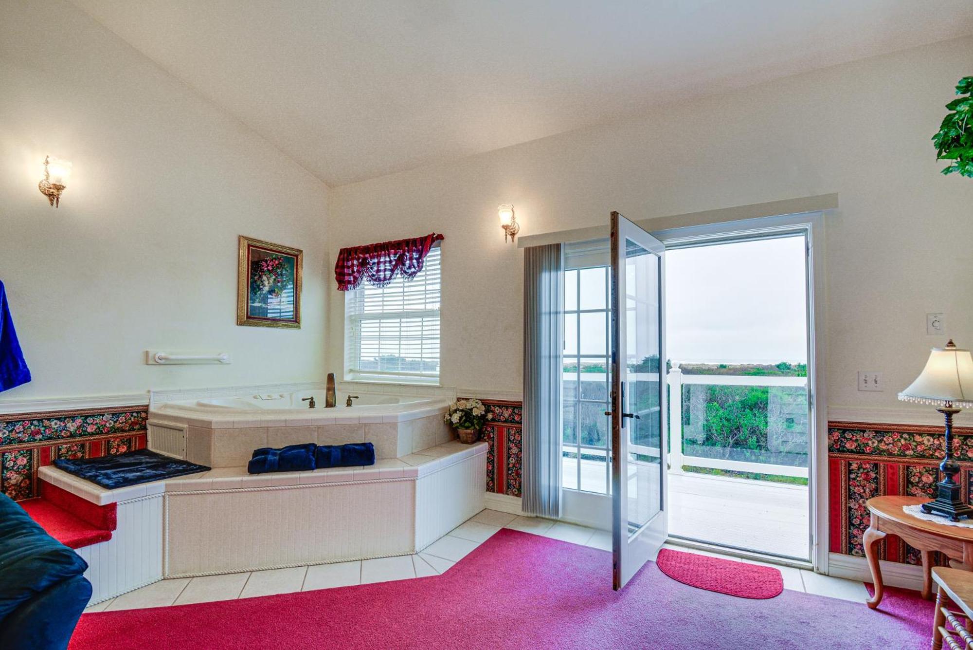 Ocean Shores Condo Rental With View - Walk To Beach! エクステリア 写真